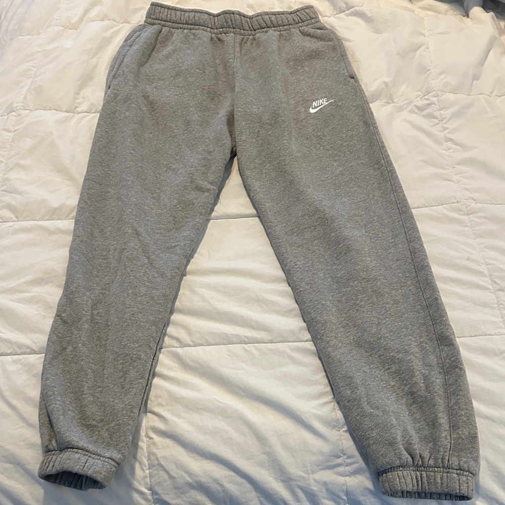 Nike Men’s Heather Gray Sweatpants